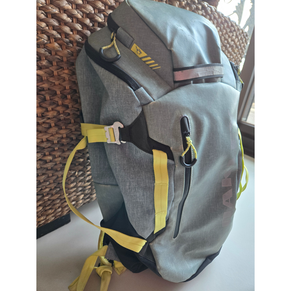 二手 Oakley Voyage 25升 防水 健行 登山背包-細節圖2