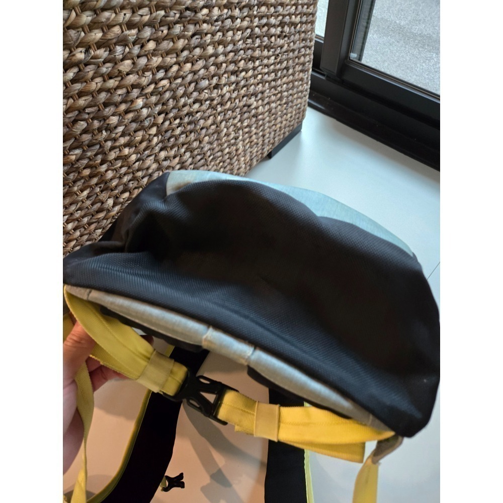 二手 Oakley Voyage 25升 防水 健行 登山背包-細節圖4