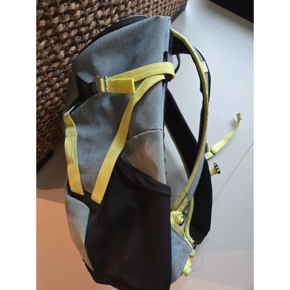 二手 Oakley Voyage 25升 防水 健行 登山背包-細節圖6