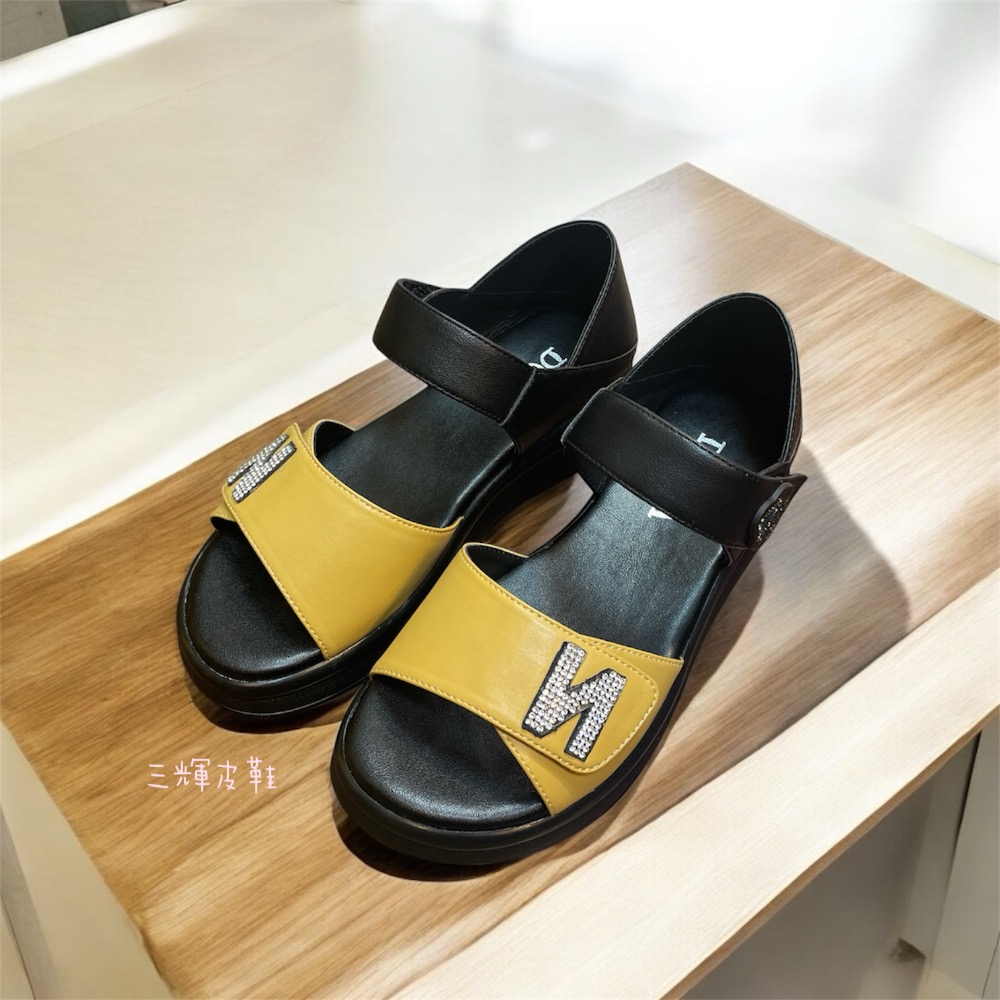 三輝皮鞋韓國專櫃商品全真皮 牛皮魔鬼氈可調整水鑽字母雙寬帶平底涼鞋 正韓製厚底防水台涼拖鞋寬楦拇指外翻肉肉腳高台乳膠墊現-細節圖5