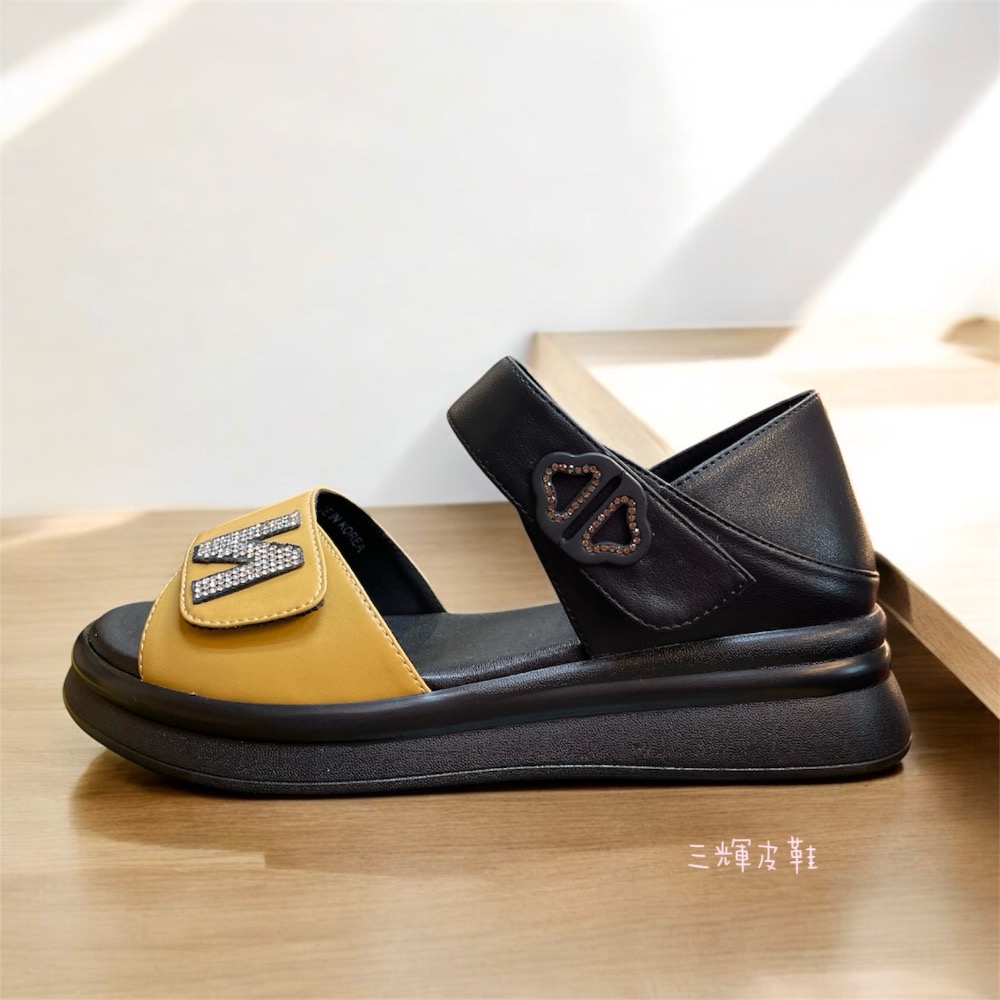 三輝皮鞋韓國專櫃商品全真皮 牛皮魔鬼氈可調整水鑽字母雙寬帶平底涼鞋 正韓製厚底防水台涼拖鞋寬楦拇指外翻肉肉腳高台乳膠墊現-細節圖6