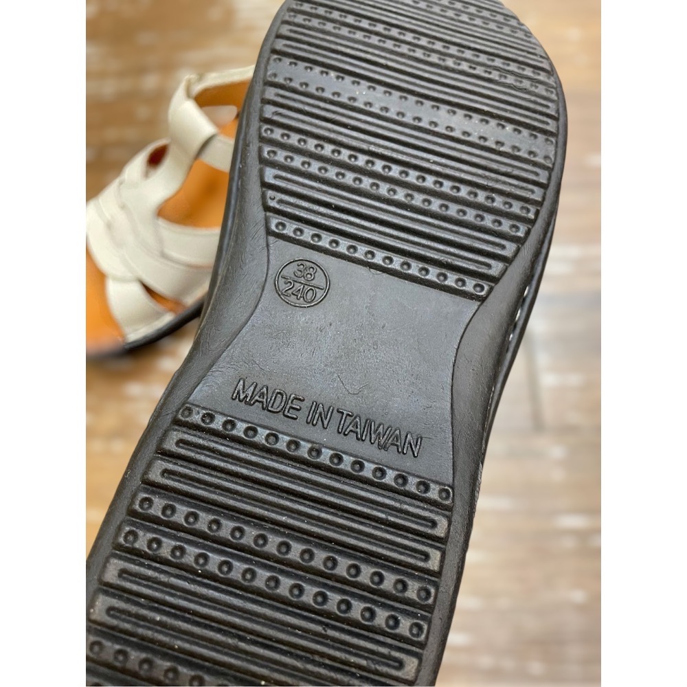 三輝皮鞋台灣製全真皮 女牛皮可調整魔鬼氈鞋底縫製平底涼鞋 老師傅手工鞋 乳膠鞋墊鞋底縫線交叉鞋面 寬楦拇指外翻 現貨加預-細節圖7