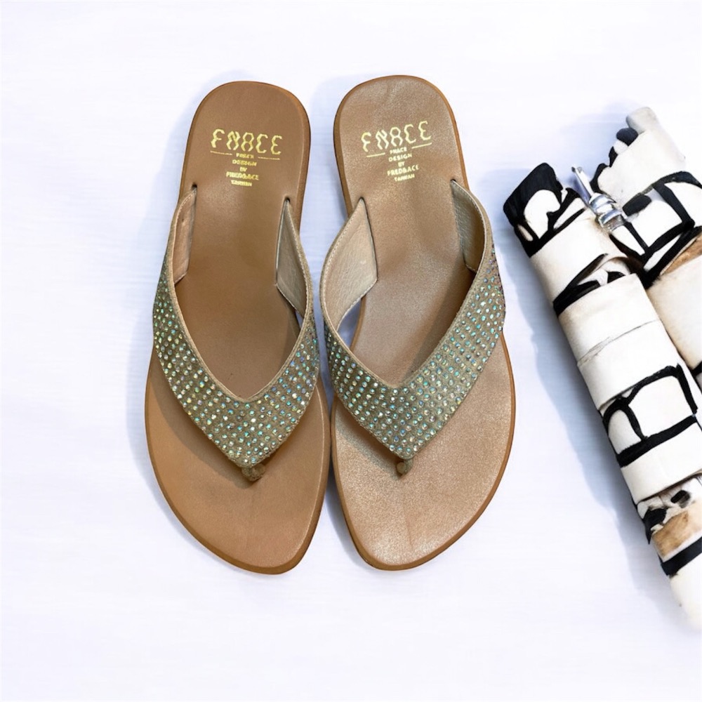 三輝皮鞋台灣製設計師fnace超輕量燙鑽真皮夾腳拖鞋 水鑽厚底楔型鞋平底拖鞋防水台增高鞋 加小尺碼小腳 限量款現貨MIT-細節圖4