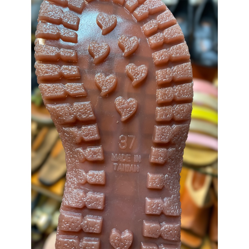 三輝皮鞋🇹🇼台灣製全真皮 牛皮立體雕花文創手工細帶夾腳平底拖鞋 MIT手作鞋 老師傅鞋底縫製防滑生膠鞋底女厚底拖鞋-細節圖9