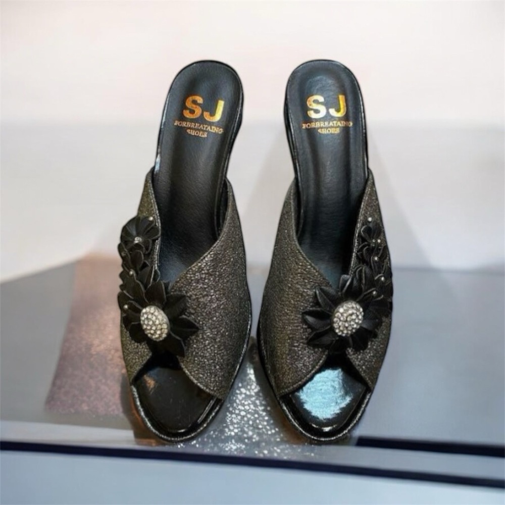 三輝皮鞋台灣製全真皮 羊皮金銀蔥防水台尖頭細跟高跟拖鞋 花朵水鑽向日葵V口中跟拖鞋MIT手工鞋銀灰色高級精品穆勒女涼拖鞋-細節圖2