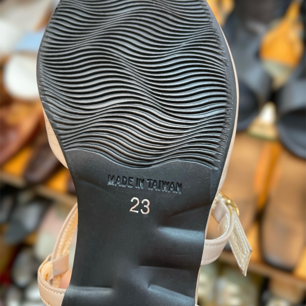 三輝皮鞋台灣製全真皮 羊皮簍空雷射雕刻尖頭橫帶穆勒粗跟高跟鞋 MIT手工鞋 洞洞雕花寬帶前包後空瑪莉珍包頭中跟高跟拖鞋-細節圖4