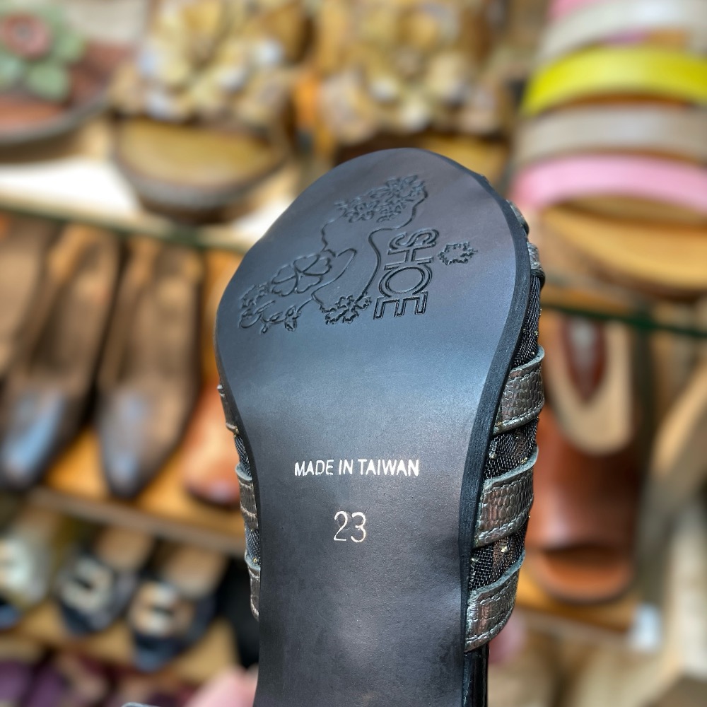 三輝皮鞋台灣製全真皮 羊皮香檳銀網紗透膚尖頭粗跟高跟拖鞋 MIT金屬亮面鏤空圓頭方跟簍空穆勒水晶鑽雕塑跟中跟露趾高跟涼鞋-細節圖6