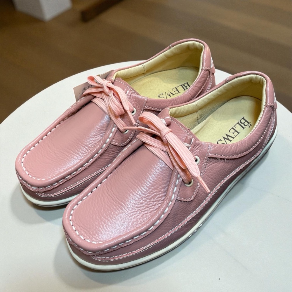 三輝皮鞋台灣製全真皮 MIT手工鞋 BLEWS牛皮雙氣墊鞋底縫製固特異小方頭鞋帶款女平底休閒帆船鞋袋鼠鞋小尺碼女鞋小腳-細節圖4