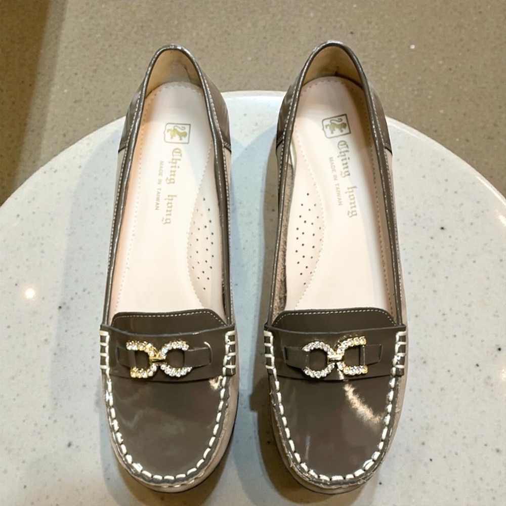 三輝皮鞋台灣製全真皮 羊皮異材質漆皮麂皮拼接水鑽扣飾圓頭女樂福鞋 足弓支撐楔型鞋扁平足平底單鞋 MIT手工鞋坡跟鞋低跟鞋-細節圖5