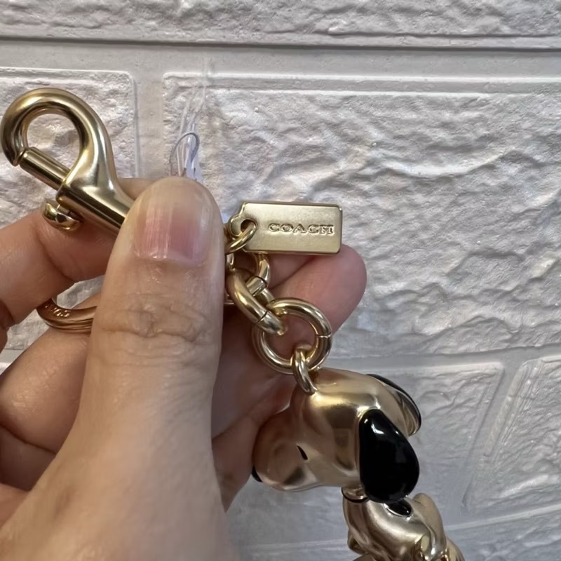 （全新正品 ）Coach &史努比聯名款 實心金屬 史努比 鑰匙圈-細節圖2