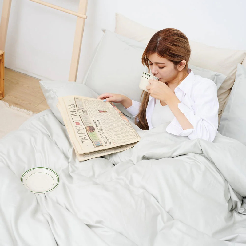 台灣製【免運｜現貨】Savamunt 四件床包組(枕頭套2入+床包1入+鋪棉兩用被單) 奧地利蘭精天絲™莫代爾-粉/灰-細節圖4