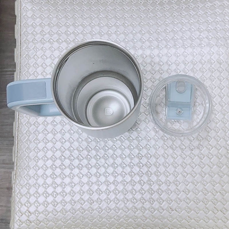 【TYESO 泰碩】304不鏽鋼保溫保冷手把冰霸杯 900ML-天空藍+贈送一個灰藍色的Oolab良杯製所杯底防刮保護套-細節圖5