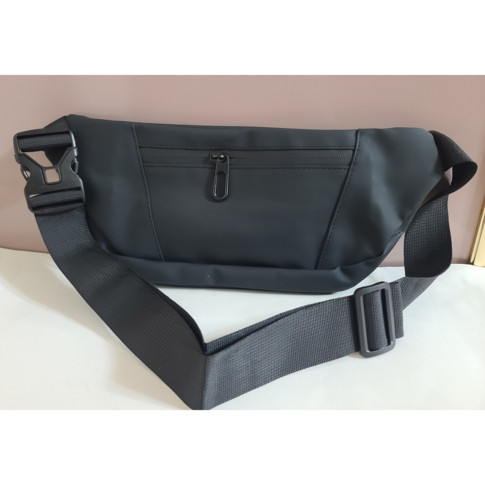 全新 桃園北橫探險腰包 作工細緻 防水材質 Size約32 x 15 X6cm 有貼心耳機孔 有反光繩-細節圖2