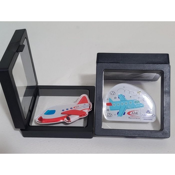 全新    飛機造型磁鐵  +  精緻黑色展示盒(可打開)   尺寸 7Ｘ７Ｘ２ＣＭ，一個９５元-細節圖2