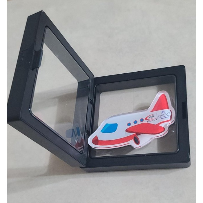 全新    飛機造型磁鐵  +  精緻黑色展示盒(可打開)   尺寸 7Ｘ７Ｘ２ＣＭ，一個９５元-細節圖3