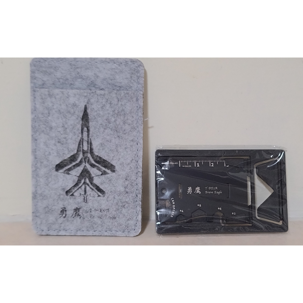 全新   國軍勇鷹  特製 證件夾  識別證套 + 多功能手機架 + 多功能工具卡(開瓶器、尺規等)-細節圖2