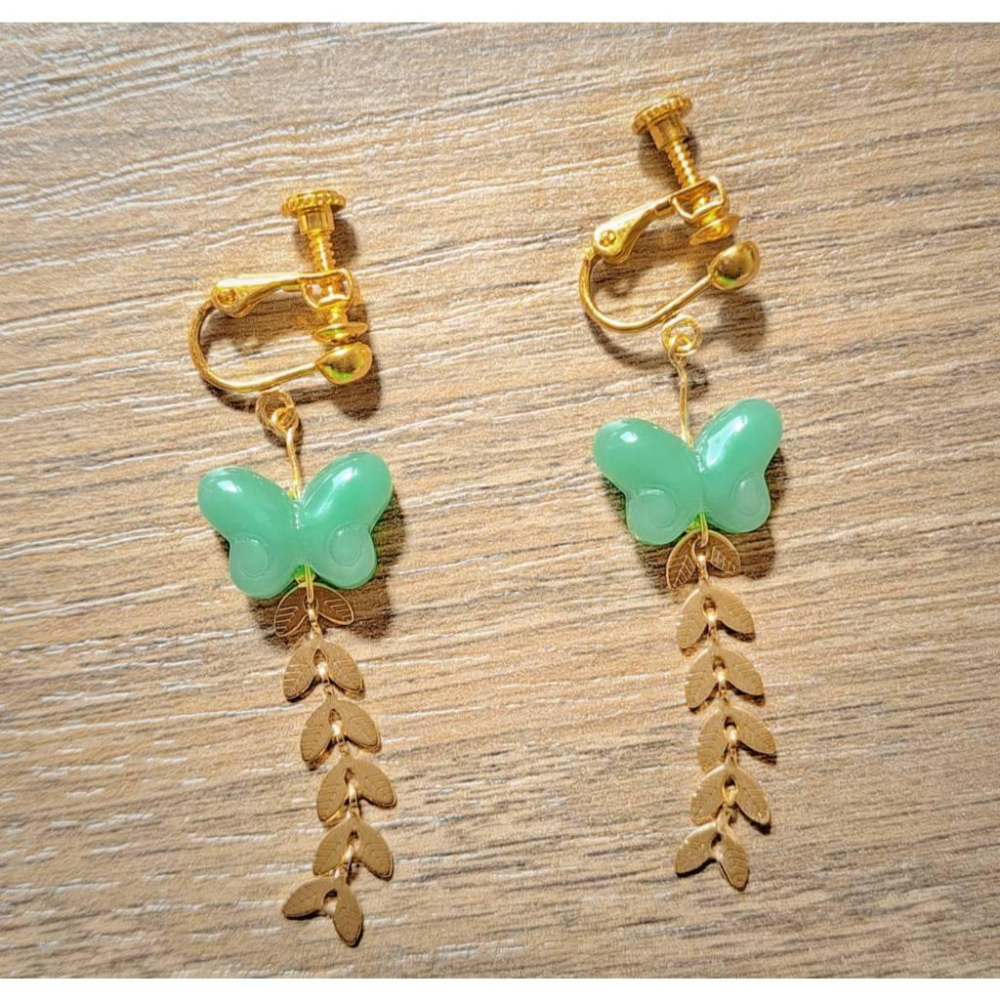 ❖𝔞𝔠𝔠𝔢𝔰𝔰𝔬𝔯𝔶❖夾式耳環↝ 翠綠 蝴蝶 琉璃 垂吊 耳環 耳夾 夾式 無耳洞 螺旋夾 飾品 夾式耳環-細節圖3