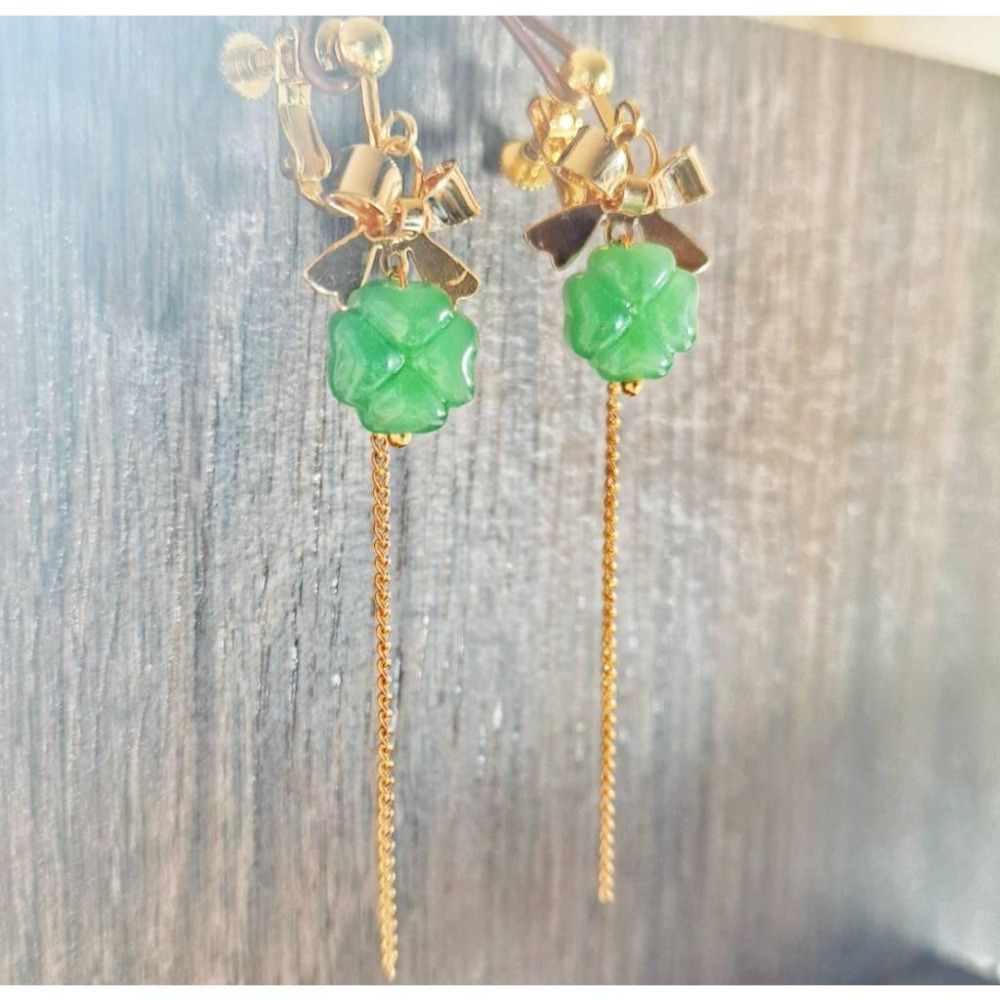 ❖𝔞𝔠𝔠𝔢𝔰𝔰𝔬𝔯𝔶❖夾式耳環↝ 翠綠 幸運草 四葉草 琉璃 垂吊 耳環 耳夾 夾式 無耳洞 螺旋夾 飾品 夾式耳環-細節圖2
