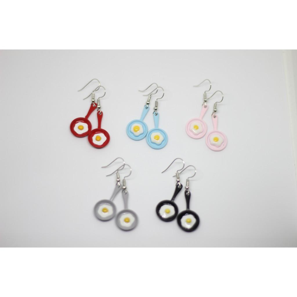手作 超多款馬卡龍顏色 平底鍋煎蛋 造型 垂墜式 耳勾 耳環 (可改成耳夾)-細節圖7