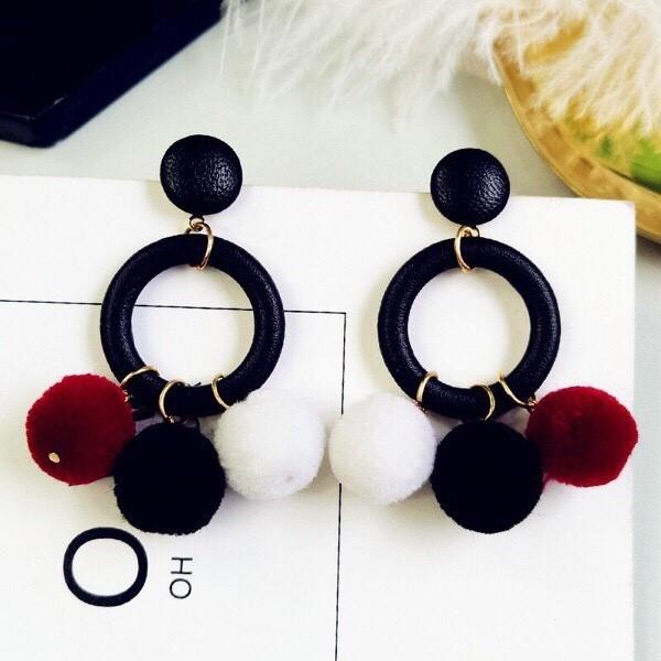 特價 韓國 秋冬新款 可愛毛球 皮質耳針 垂墜式 耳針 耳環-細節圖6