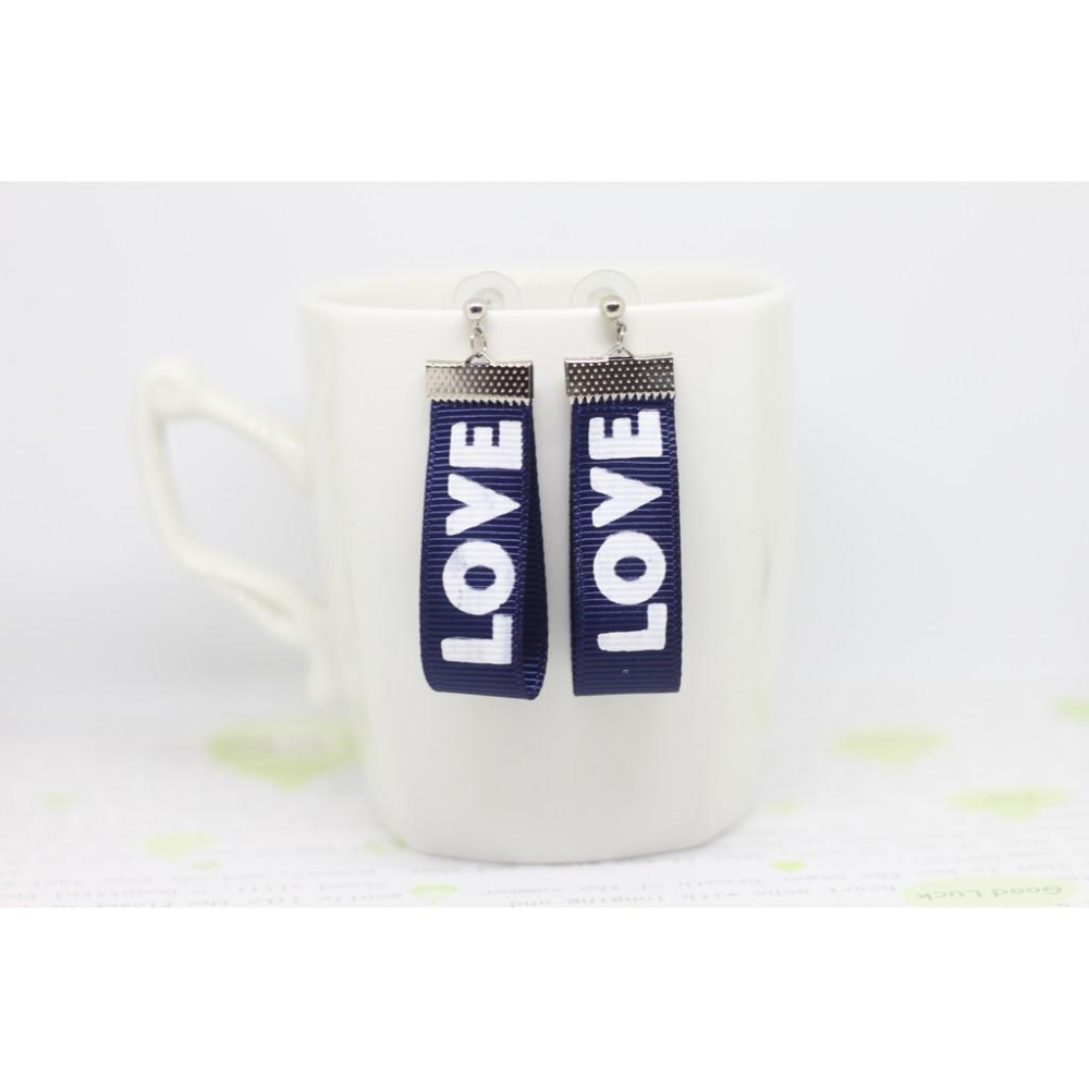 手作 LOVE緞帶 垂墜式 園頭耳針 耳環(可改耳夾)-細節圖3