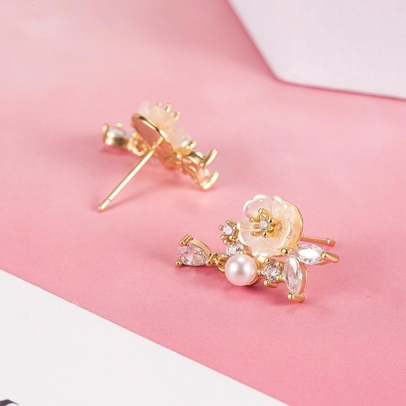 韓 氣質 仙氣 珍珠 水鑽 金色 花朵 玉蘭花 造型 垂墜式 S925抗敏感 耳針 耳環(可改耳夾)-細節圖4