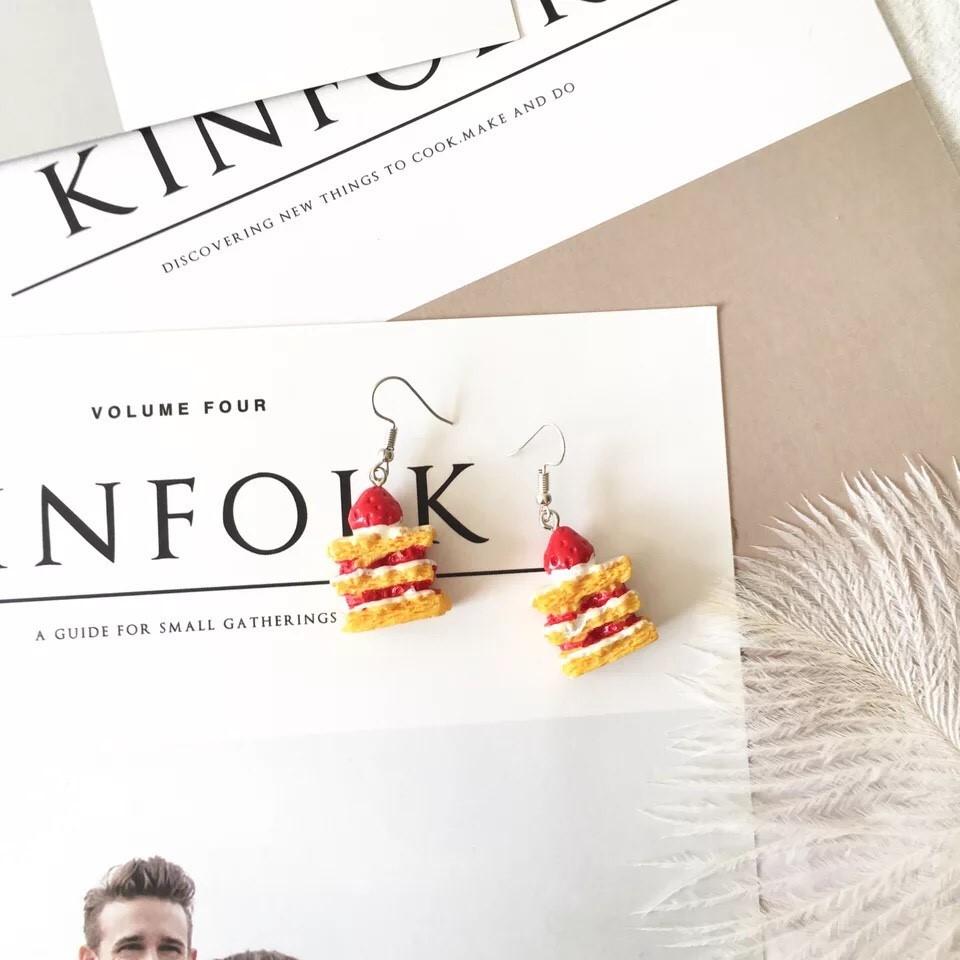 手作 可愛 搞怪 千層蛋糕 草莓蛋糕 造型 垂墜式 耳勾 耳環(可改耳夾)-細節圖3