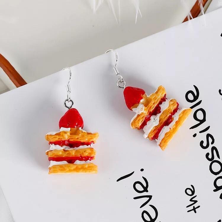 手作 可愛 搞怪 千層蛋糕 草莓蛋糕 造型 垂墜式 耳勾 耳環(可改耳夾)-細節圖6