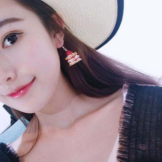 手作 可愛 搞怪 千層蛋糕 草莓蛋糕 造型 垂墜式 耳勾 耳環(可改耳夾)-細節圖7