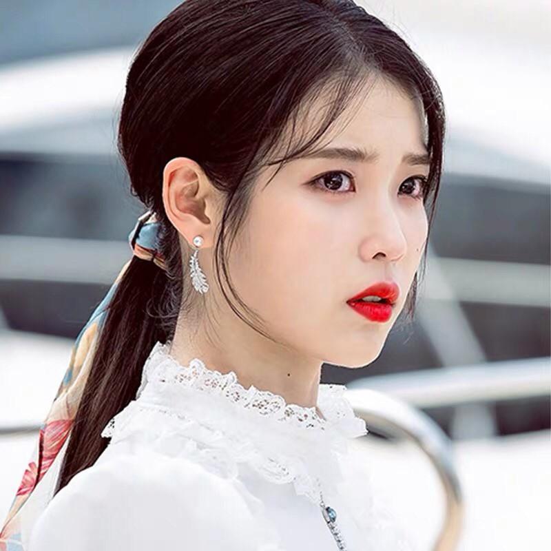 韓 氣質 珍珠 羽毛 造型 韓劇 德魯納酒店 IU 同款 垂墜式 S925抗敏感 耳針 耳環-細節圖3
