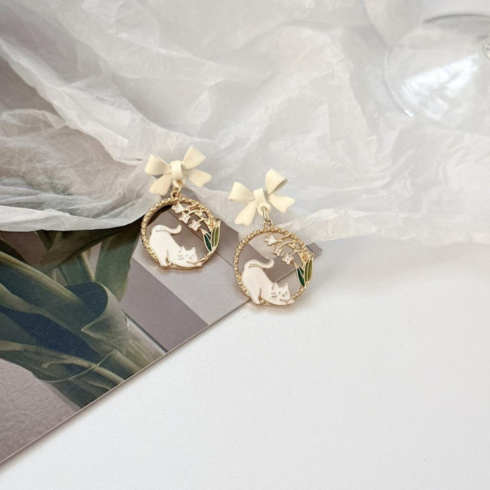 韓 可愛 白色 蝴蝶結 貓咪 造型 垂墜式 s925抗敏感 耳針 耳環(可改耳夾)-細節圖4