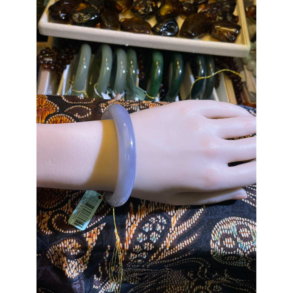 小高貨 眼緣坊 天然 和田玉 煙灰 藕紫 57圈口 泥鰍背 肉質細膩 古韻十足 證書編號05381 鳳山現貨菸灰鋼料-細節圖4