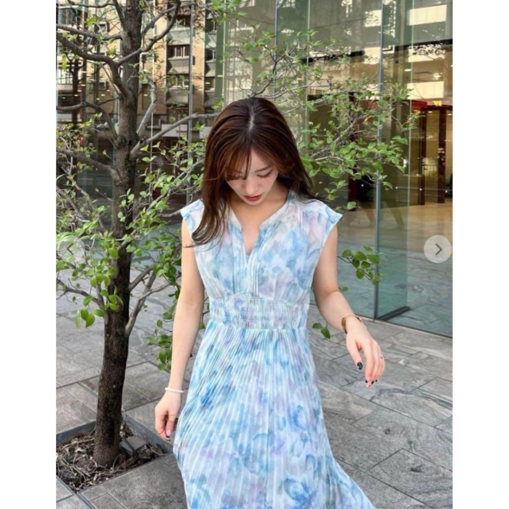 Cocodeal 水彩印花無袖百褶大裙襬無袖洋裝 粉藍1號-細節圖5