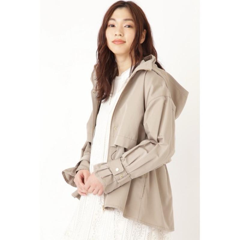 正品全新 Jill STUART 主線 3萬日幣 精品典雅落肩百褶小群擺設計風衣外套 卡其綠S-細節圖5