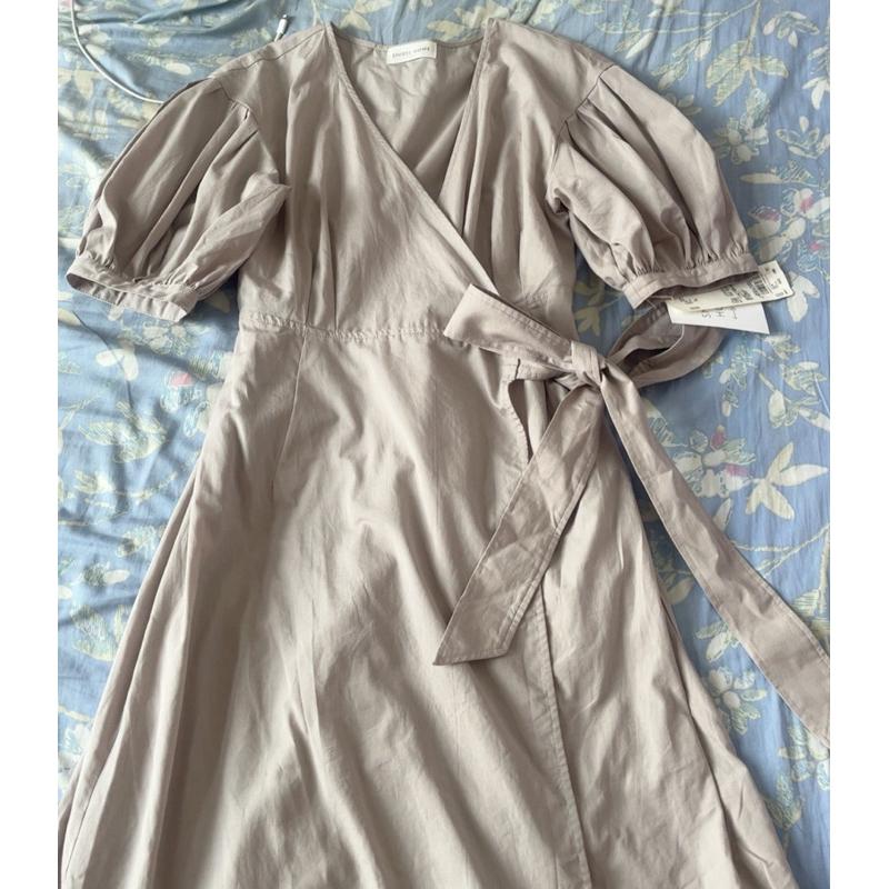 全新吊牌在 Snidel Home 春夏涼感棉亞麻V領燈籠袖圍裹式罩衫睡裙 家居服 粉紫-細節圖8