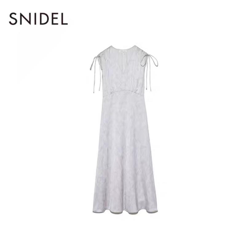 Snidel home 甜美典雅水彩印花打褶緞面無袖家居洋裝 睡裙 家居服 薄灰-細節圖4