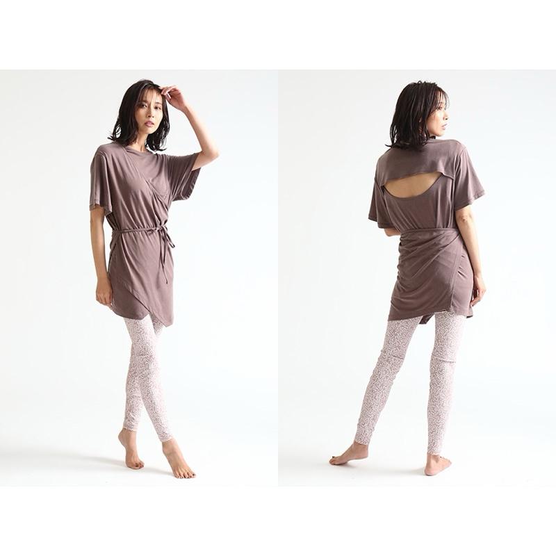 全新吊牌在 Emmi Fray I.D 聯名 休閒舒適結構感後鏤空瑜珈服 T恤 摩卡咖 粉紫-細節圖7