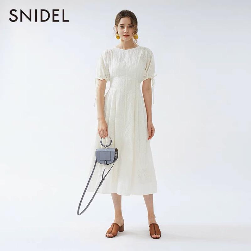 Snidel 精美雕花蕾絲褶飾洋裝 禮服 婚禮 純白1號 SWFO202033-細節圖3