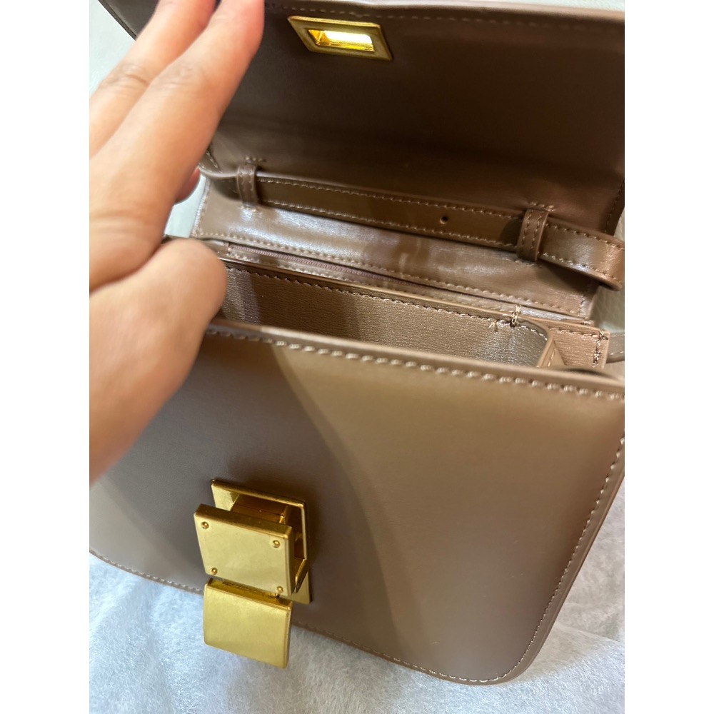 正韓🇰🇷牛皮豆腐包（咖色）-細節圖3