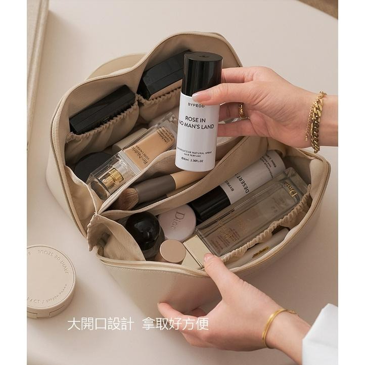 ♡peachlife.♡「台灣現貨」旅行大容量化妝包 化妝包 盥洗收納包 外出收納包 大容量 奶杏色/乾燥玫瑰粉 收納包-細節圖3