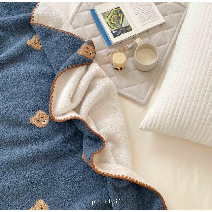 ♡peachlife.♡「台灣現貨」熊熊毛毯蓋毯披肩 保暖毛毯 熊熊毛毯 旅行毯 蓋毯 沙發毯 毛毯 童趣毛毯 小熊-細節圖2