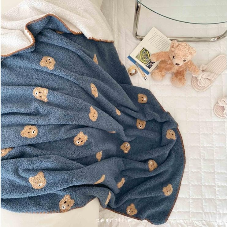 ♡peachlife.♡「台灣現貨」熊熊毛毯蓋毯披肩 保暖毛毯 熊熊毛毯 旅行毯 蓋毯 沙發毯 毛毯 童趣毛毯 小熊-細節圖4