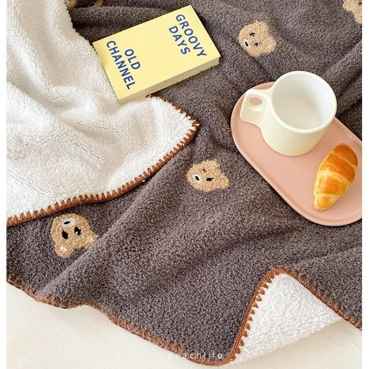 ♡peachlife.♡「台灣現貨」熊熊毛毯蓋毯披肩 保暖毛毯 熊熊毛毯 旅行毯 蓋毯 沙發毯 毛毯 童趣毛毯 小熊-細節圖5