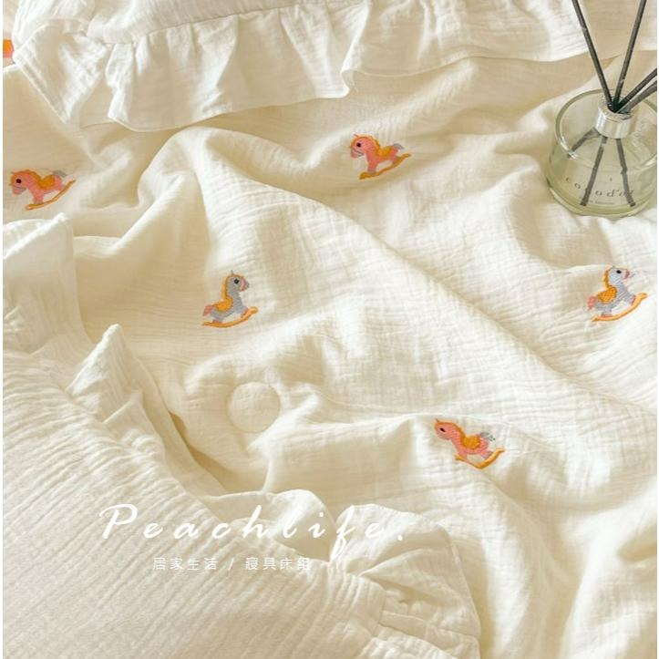 ♡peachlife.♡「台灣現貨」刺繡雙層紗涼被 熊熊刺繡涼被 小花刺繡 沙發被 春夏涼被 薄被 被子 涼被-細節圖9