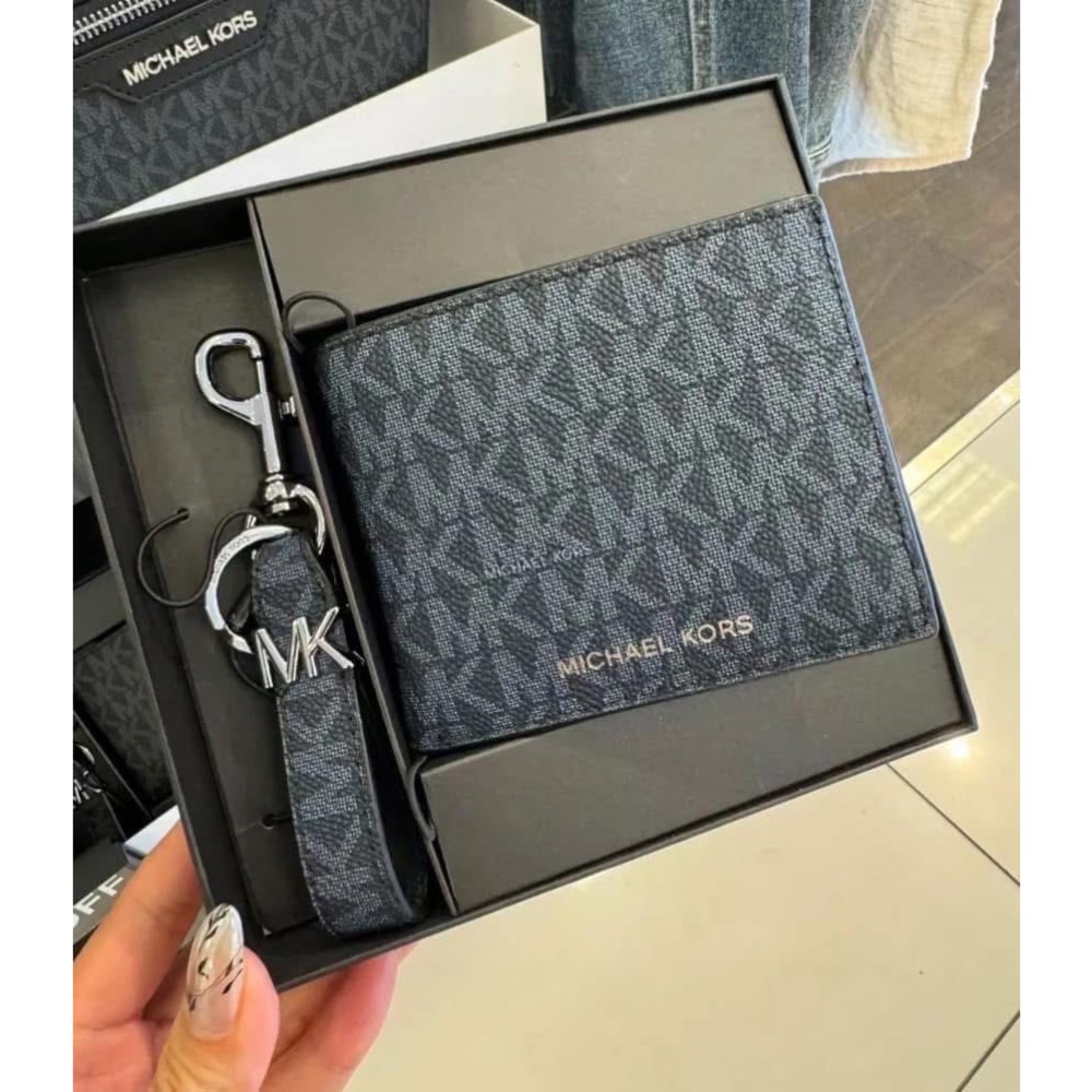 Michael Kors wallet key chain gift set🇺🇸MK防刮皮Logo短夾+匙圈禮盒-細節圖5
