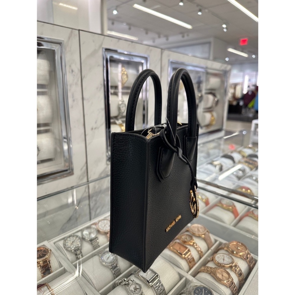 MK Michael Kors Mercer系列皮革斜背包/琴譜包（黑色金扣款）-細節圖3
