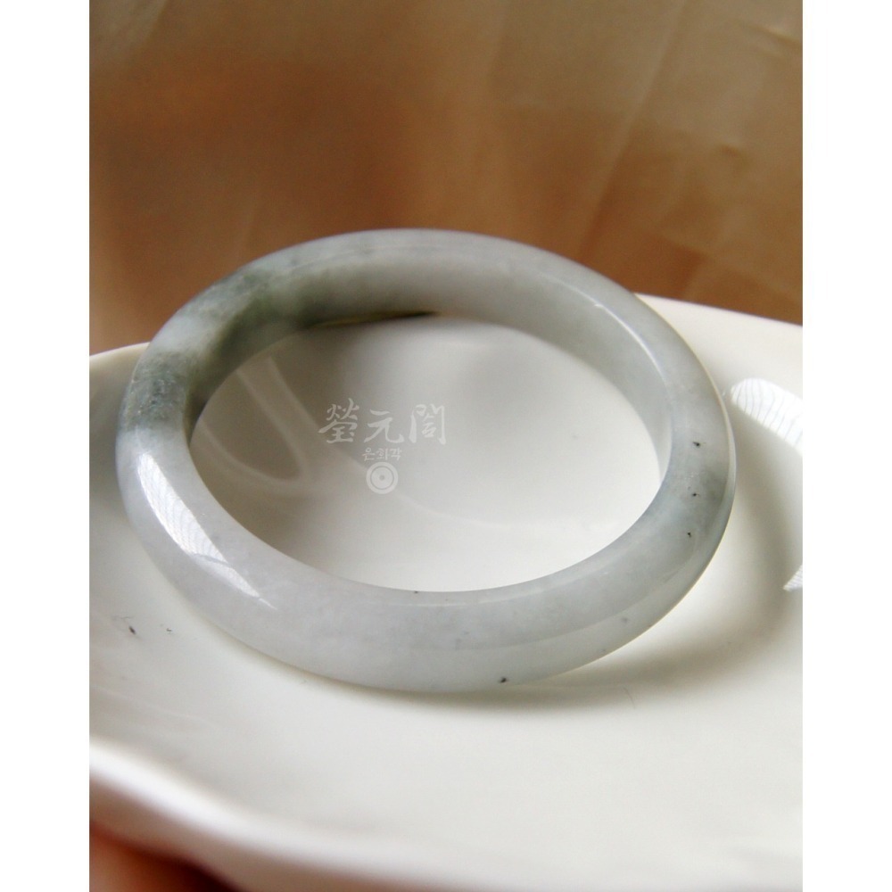 🤍【瑩元閣】🖤《老坑水頭起膠烏雞輕飄綠》翡翠天然緬甸玉A貨/平安鐲/手圍17.5/圈口53.6/JB-0150【台証-細節圖9