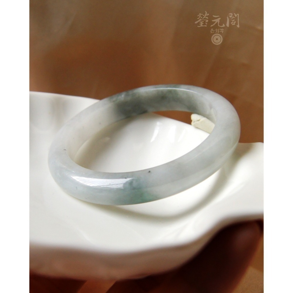 🤍【瑩元閣】🖤《老坑水頭起膠烏雞輕飄綠》翡翠天然緬甸玉A貨/平安鐲/手圍17.5/圈口53.6/JB-0150【台証-細節圖10