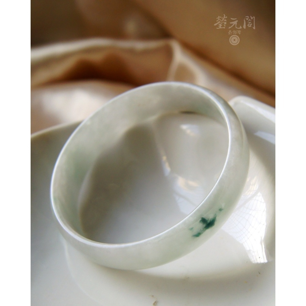 【瑩元閣】《冰糯淡綠輕飄花》公主鐲/天然緬甸玉翡翠a貨/手圍17.2/圈口52.7/JB-0166在台現貨當日寄出【台証-細節圖3