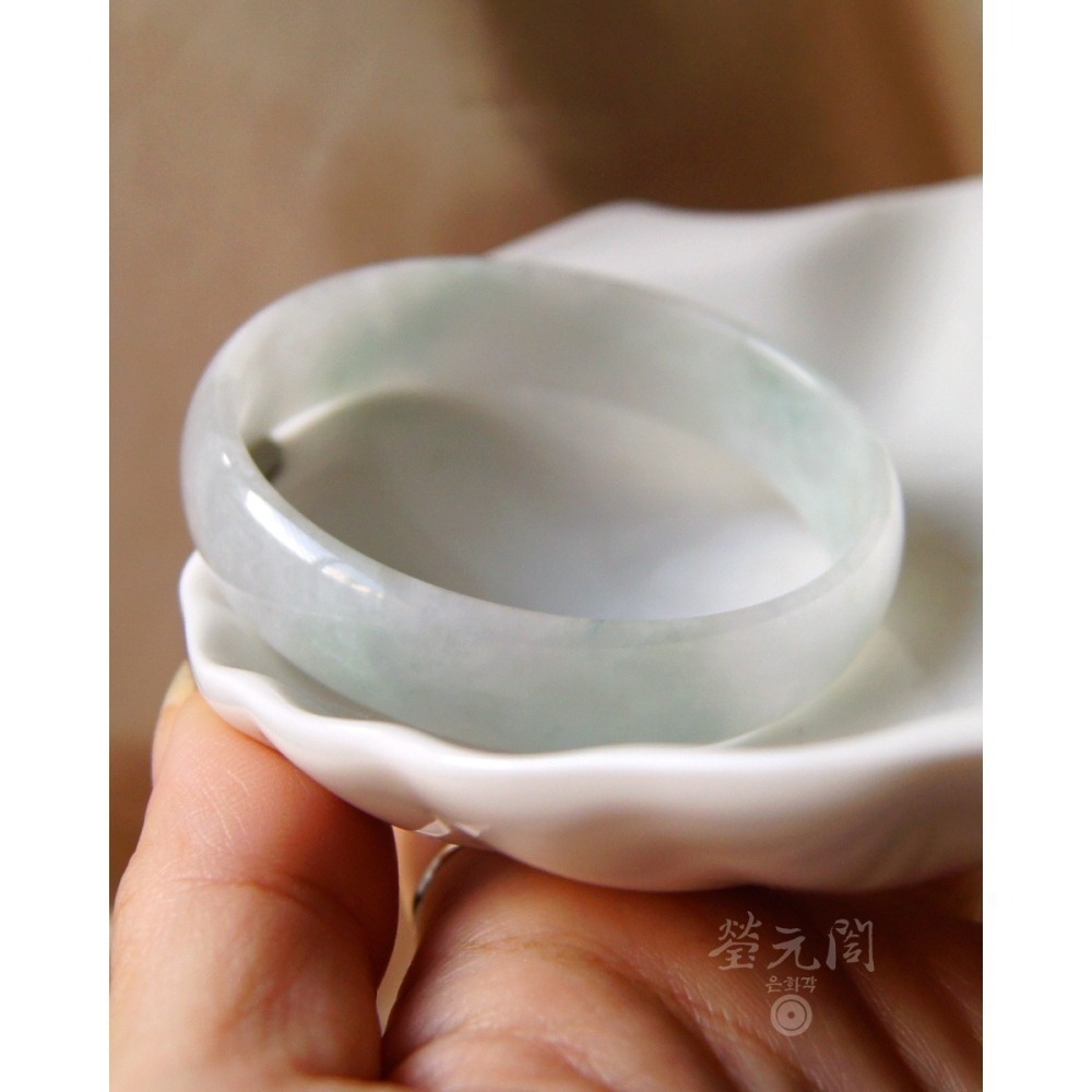 【瑩元閣】《冰糯淡綠輕飄花》公主鐲/天然緬甸玉翡翠a貨/手圍17.2/圈口52.7/JB-0166在台現貨當日寄出【台証-細節圖5
